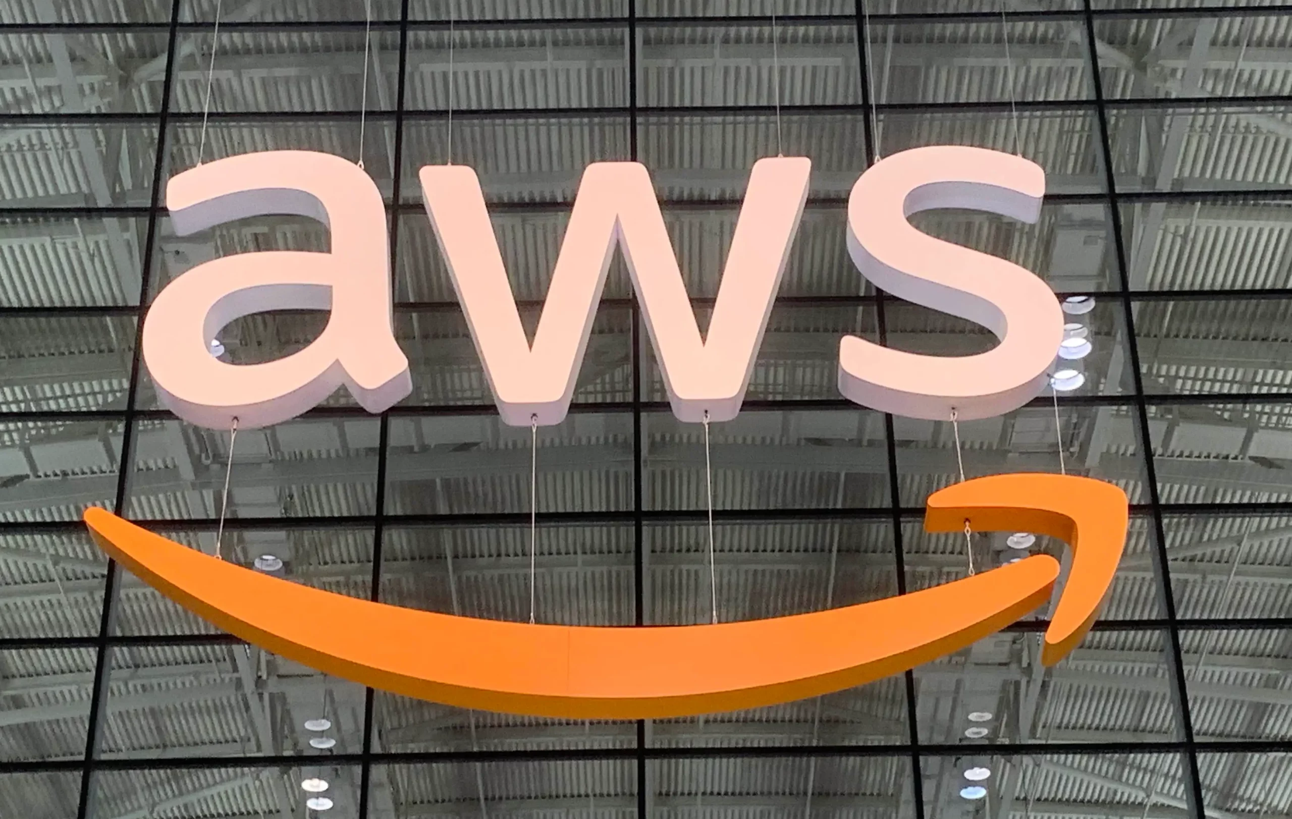 The "Essential AWS Technical Knowledge Development Course" provides participants with a comprehensive understanding of Amazon Web Services (AWS), one of the leading cloud computing platforms globally